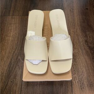 Steve Madden Harlin Sandle Bone